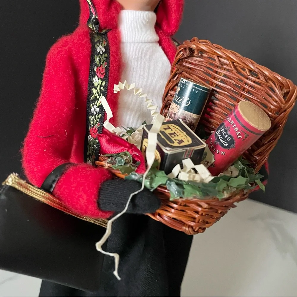 Traditional Shopper Woman with Basket - Caroler by Byers' Choice